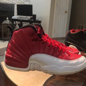 Jordan retro 12 varsity red